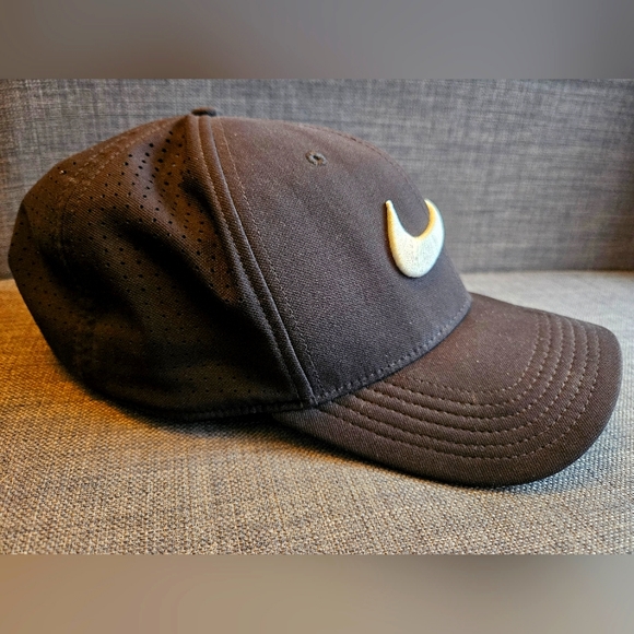 Nike Dri-Fit Performance Golf Hat - Picture 2 of 5
